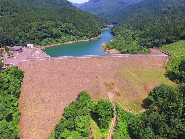 水沢ダム正面